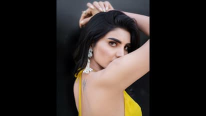 చూపించడంలో తెగించడం అంటే ఇదే... చివరికి జబర్దస్త్ వర్ష కూడా మొదలెట్టేసిందిగా!