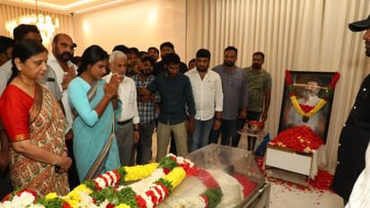 తారకరత్న భౌతికకాయానికి వైఎస్ షర్మిల నివాళి.. విజయసాయిరెడ్డితో మాటామంతి