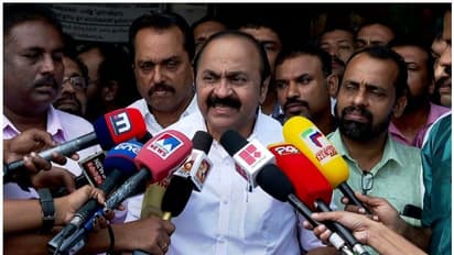 'മരണ വീട്ടിലെ കറുത്ത കൊടി പോലും അഴിപ്പിക്കുന്നു'; മുഖ്യമന്ത്രി പരിഹാസ പാത്രമാകുന്നുവെന്ന് വി ഡി സതീശന്‍