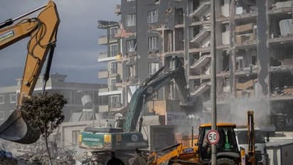 ഭൂചലനം നടന്ന് 12 ദിവസം അവശിഷ്ടങ്ങൾക്കടിയിൽ, അതിജീവിച്ചത് സ്വന്തം മൂത്രം കുടിച്ച്