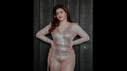 ఆటంబాంబులా బాలయ్య బ్యూటీ విధ్వంసం.. ఇంతకాలం ఎక్కడున్నావ్ హనీ, డెడ్లీ హాట్ లుక్స్ వైరల్ 