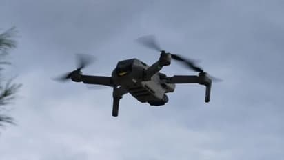 ಗುಡ್ಡಗಾಡು ಪ್ರದೇಶದಲ್ಲಿ ದಿವ್ಯಾಂಗ ವ್ಯಕ್ತಿಗೆ ಪಿಂಚಣಿ ವಿತರಿಸಿದ ಡ್ರೋಣ್