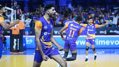 പ്രൈം വോളിബോൾ ലീഗിൽ കൊൽക്കത്ത തണ്ടർബോൾട്ട്സിനെ വീഴ്ത്തി മുംബൈ മിറ്റിയോഴ്സ്