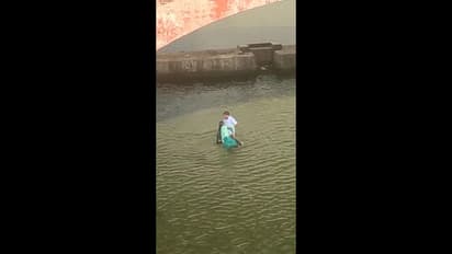 ஆசை வார்த்தை கூறி பலாத்காரம் செய்யப்பட்ட பள்ளி மாணவி ஆற்றில் குதித்து தற்கொலைக்கு முயற்சி