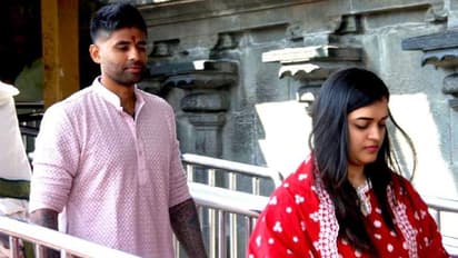 తిరుమల శ్రీవారిని దర్శించుకున్న సూర్యకుమార్ యాదవ్ దంపతులు... మూడో టెస్టు కోసం...