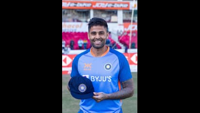 திருப்பதியில் குடும்பத்தோடு சாமி தரிசனம் செய்த சூர்யகுமார் யாதவ்!