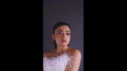 టాప్ టు బాటమ్ మైండ్ బ్లాక్ అయ్యేలా రష్మిక హాట్ షో.. జూమ్ చేసి సొగసు చూపిస్తూ, మంటలు పెట్టిన శ్రీవల్లి 