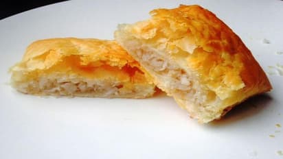 வீட்ல தேங்காய் இருந்தா போதும் தித்திப்பான "ஸ்வீட் ஃபப்ஸ்" செய்திடலாம்.