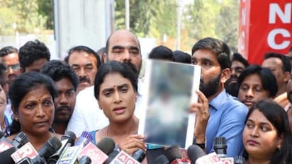 తెలంగాణలో రాష్ట్రపతి పాలన విధించాలని షర్మిల డిమాండ్.. ఆస్పత్రిలో యూత్ కాంగ్రెస్ నాయకుడికి పరామర్శ..