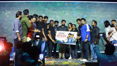 6000 மாணவர்கள் முன்னிலையில் கல்லூரி மாணவர்கள் வெளியிட்ட “பருந்தாகுது ஊர் குருவி” பட முதல் சிங்கிள் பாடல் ! 