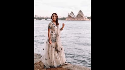 ವಿದೇಶದಲ್ಲಿ ಸಾಂಪ್ರದಾಯಿಕ  ಲುಕ್‌ನಲ್ಲಿ  ಸಾರಾ ಆಲಿ ಖಾನ್‌; ನೆಟ್ಟಿಗ್ಗರಿಂದ ಮೆಚ್ಚಗೆ!