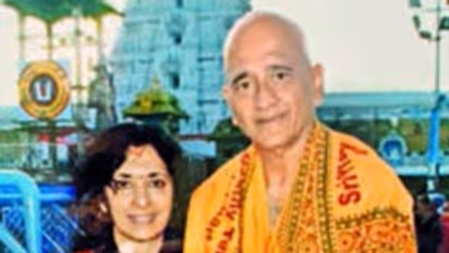 அமெரிக்க அதிபர் தேர்தலில் போட்டியிடும் விவேக்கின் பெற்றோர் யார்? பூர்வீகம் எது?