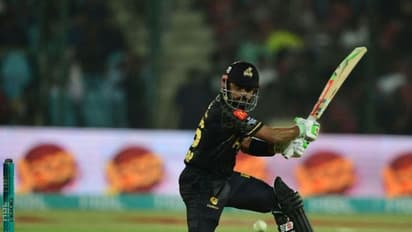 మరీ ఇలా ఉన్నారేంట్రా బాబు... PSL కోసం స్టేడియంలో బిగించిన సీసీటీవీ కెమెరాలను ఎత్తుకెళ్లిన దొంగలు..