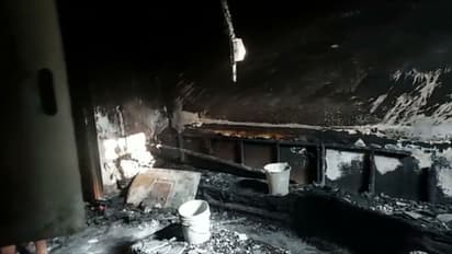 മണിമലയിൽ വീടിന് തീപിടിച്ച് അമ്മ മരിച്ചു, അച്ഛനും മകനും പൊള്ളലേറ്റ് ആശുപത്രിയിൽ