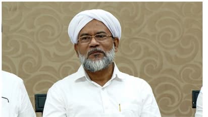 ഹക്കീം ഫൈസി ആദൃശ്ശേരിയെ രാജി വയ്പ്പിച്ചതിൽ പ്രതിഷേധം; രണ്ട് വിദ്യാർഥി യൂണിയനുകൾ പിരിച്ചുവിട്ടു