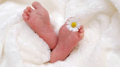 കുഞ്ഞ് ജനിച്ചാൽ അച്ഛനും അവധി, കൂടാതെ 'ബേബി ബോണസ്'; ജനനനിരക്ക് കൂട്ടാൻ സിംഗപ്പൂരിൽ സഹായവുമായി സർക്കാർ