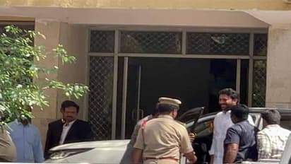 వైఎస్ వివేకా హత్య కేసు:  సీబీఐ విచారణకు  హజరైన  కడప ఎంపీ అవినాష్ రెడ్డి