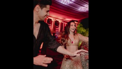 బంగారం, వెండితో కియారా అద్వాని కోసం స్పెషల్ లెహంగా..? తయారీకి అన్ని రోజులు పట్టిందా..? 