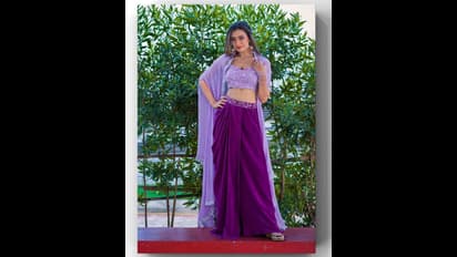 పర్పుల్‌ కలర్‌ డ్రెస్‌లో `జబర్దస్త్` యాంకర్‌ పరువాల విందు.. నడుము చూపిస్తూ విరహంతో పోజులు.. కుర్రాళ్లకి పండగే 