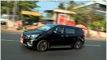 കൊല്ലത്ത് മുഖ്യമന്ത്രിക്ക് ആറിടത്ത് കരിങ്കൊടി, 33 പേർ കസ്റ്റഡിയിൽ; 6 പേർക്ക് കരുതൽ തടങ്കൽ