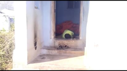 தகராறு செய்த மகனை தலையில் கல்லை போட்டு கொன்ற தந்தை