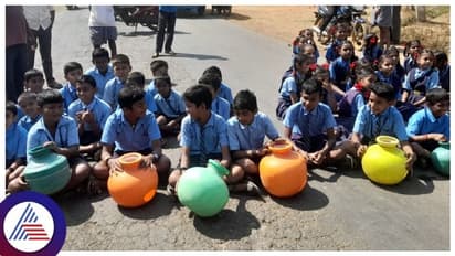 Uttara Kannada: ಶಾಲೆಯಲ್ಲಿ ಕುಡಿಯುವ ನೀರು ಒದಗಿಸಲು ರಾಜ್ಯ ಹೆದ್ದಾರಿ ತಡೆದು ಪ್ರತಿಭಟಿಸಿದ ವಿದ್ಯಾರ್ಥಿಗಳು
