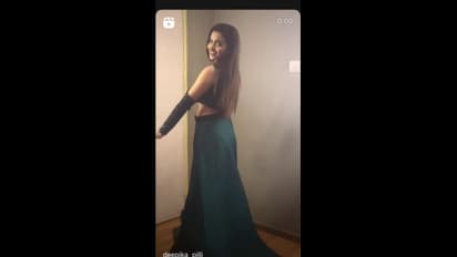 ఉరిమి చూసే కళ్ళు, అంతకు మించి చిలిపి వయ్యారాలు.. ఓపెన్ షోల్డర్ డ్రెస్ లో మురిపిస్తున్న దీపికా పిల్లి 