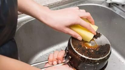 പാത്രത്തിലെ കറ കളയാം ഈസിയായി ; ഇതാ ചില പൊടിക്കെെകൾ