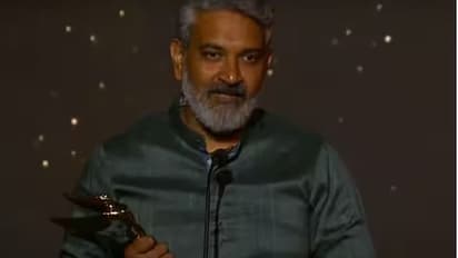 మరో అవార్డు ను ఖాతాలో వేసుకున్న RRR,అంతర్జాతీయ వేదికపై నుంచి రాజమౌళి ఎమోషనల్ స్పీచ్