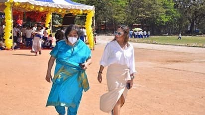 ஸ்போட்ஸ் டே போட்டியில் வெற்றி கோப்பையோடு நிற்கும் மகன் போட்டோவை பகிர்ந்து பெருமைப்படும் ஐஸ்வர்யா ரஜினிகாந்த்!