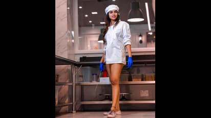 ప్యాంట్ వేసుకోకుండా షాకిచ్చిన బిగ్‌ బాస్‌ దివి.. థైస్‌ చూపిస్తూ చెఫ్‌గా రచ్చ.. వామ్మో ఇదెక్కడి దారుణం..