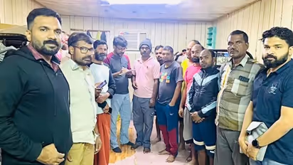 സൗദിയിൽ ശമ്പളമില്ലാതെ മാസങ്ങളോളം കുടുങ്ങിക്കിടന്ന ഇന്ത്യൻ തൊഴിലാളികള്ക്ക് ഒടുവില് സഹായത്തിന്റെ കൈ...