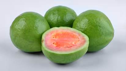 അറി‍ഞ്ഞിരിക്കേണ്ടത്, പതിവായി പേരയ്ക്ക കഴിച്ചാൽ... 