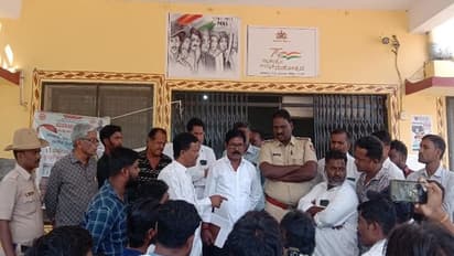 ಕಲಬುರಗಿ: ಆರೋಗ್ಯ ಸಿಬ್ಬಂದಿ ನಿರ್ಲಕ್ಷ್ಯಕ್ಕೆ ನವಜಾತ ಶಿಶು ಸಾವು, ಆಸ್ಪತ್ರೆ ಎದುರು ಧರಣಿ