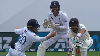 రెప్ప పాటులో సింగిల్ హ్యాండ్తో స్టన్నింగ్ క్యాచ్.. మళ్లీ ఇలాంటి సీన్ కనిపించదేమో, వీడియో వైరల్