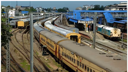 ನೀವು ರಾತ್ರಿ ವೇಳೆ ರೈಲಿನಲ್ಲಿ ಪ್ರಯಾಣಿಸ್ತೀರಾ..? ಹಾಗಿದ್ರೆ ಈ ರೂಲ್ಸ್ ಪಾಲಿಸ್ಲೇಬೇಕು..!