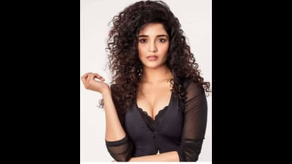 అలాంటి ఫొటోలను చూస్తే బాధేస్తోంది.. ట్రోలర్స్ పై మండిపడ్డ నటి రితికా సింగ్!