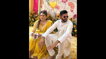 ஷர்துல் தாக்கூர் திருமண நிகழ்ச்சியில் மனைவியுடன் கலந்து கொண்ட ரோகித் சர்மா!