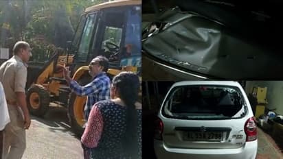 റോഡിന് സ്ഥലം വിട്ടു നൽകിയില്ല: പയ്യന്നൂരിൽ അഭിഭാഷകൻ്റെ കാറും ബൈക്കും അടിച്ചു തകർത്തു