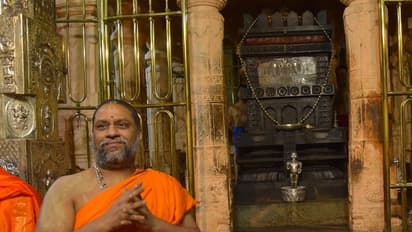 ಮಂತ್ರಾಲಯದಲ್ಲಿ ರಾಯರ 428ನೇ ವರ್ಧಂತ್ಯುತ್ಸವ: ಮೂಲ ಬೃಂದಾವನಕ್ಕೆ ಪಂಚಾಮೃತ ಅಭಿಷೇಕ