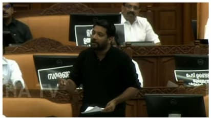 'താടിയും ഹിന്ദിയുമില്ലെന്ന് മാത്രം, ബാക്കിയെല്ലാം ഒരുപോലെ'; പിണറായി സർക്കാർ മോദിയുടെ മലയാളം പരിഭാഷയെന്ന് ഷാഫി