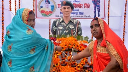 രക്തസാക്ഷിത്വം വരിച്ച സൈനികന്‍റെ പിതാവിന് മര്‍ദ്ദനം; ബീഹാര്‍ മുഖ്യമന്ത്രിയെ ഫോണില് വിളിച്ച് രാജ്നാഥ് സിംഗ്