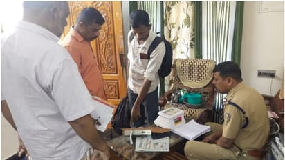 ഉമ്മ മരിച്ചു, വീട് പൂട്ടി പോയി; തക്കം നോക്കി മോഷണം, വീട് കുത്തിത്തുറന്ന് പ്ലാറ്റിനം മാല, പണം, ബൈക്കും കവർന്നു