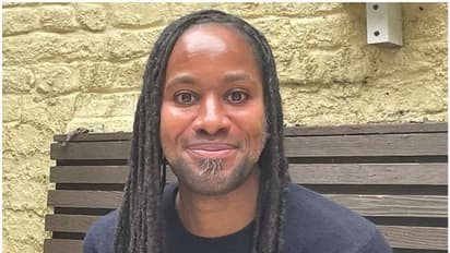 18 വയസ് വരെ എഴുതാനും വായിക്കാനും അറിയില്ല, ഇന്ന് കേംബ്രിഡ്ജ് സര്‍വകലാശാലാ പ്രൊഫസര്‍ 