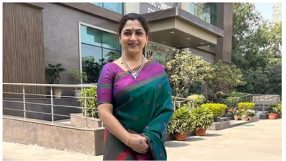 'എട്ട് വയസുള്ളപ്പോൾ അച്ഛൻ എന്നെ ലൈംഗികമായി ചൂഷണം ചെയ്തു': വെളിപ്പെടുത്തലുമായി ഖുശ്ബു