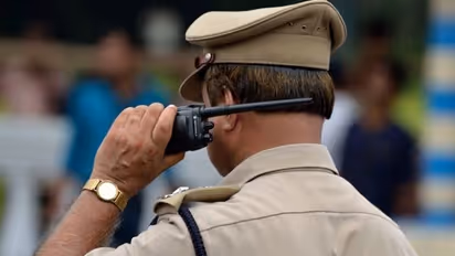 പട്ടാപ്പകല്‍ ഉദ്യോ​ഗസ്ഥ ദമ്പതികളുടെ ഉൾപ്പെടെ വീടുകളില്‍നിന്ന് 13 പവന്‍ സ്വര്‍ണം മോഷ്ടിച്ചു, കള്ളനെ തേടി പൊലീസ്