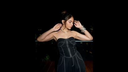 జాకెట్‌ వేసుకోకుండా ఫోటో షూట్‌తో రెచ్చిపోయిన స్టార్‌ హీరోయిన్‌.. టాప్‌ షో చేస్తూ రకుల్‌ బ్లాస్టింగ్‌ పోజులు