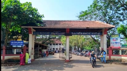 ഇരിക്കാൻ കസേരയില്ല, മരുന്ന് കഴിക്കാന്‍ വെള്ളവും: കോഴിക്കോട് ഗവ. ബീച്ച് ആശുപത്രിക്കെതിരെ മനുഷ്യാവകാശ കമ്മീഷൻ 