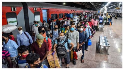 സ്റ്റേഷനില്‍ നിര്‍ത്താതെ രാജ്യറാണി എക്സ്പ്രസ് പോയി, പിന്നീട് റിവേഴ്‌സില്‍ വന്ന് യാത്രക്കാരെ ഇറക്കി