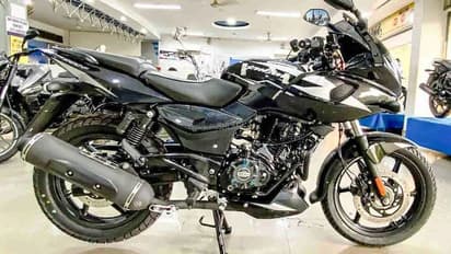 Bajaj Pulsar 220F: திரும்பி வந்துட்டேனு சொல்லு..! இளைஞர்களை இழுத்த Pulsar 220F மீண்டும் விற்பனை! விலை தெரியுமா